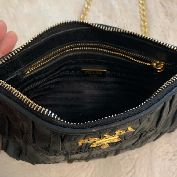 💯 Authentic Prada Nappa Gaufre crossbody purse - Picture 8 of 16